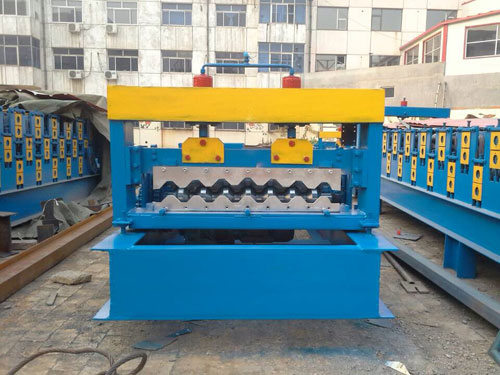 750彩钢压瓦机