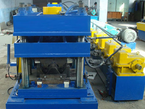 高速护栏成型机