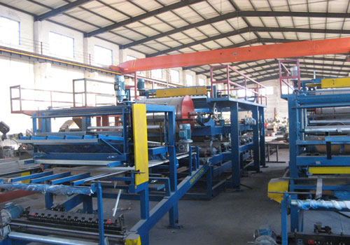 鑫恒信压瓦机生产场景