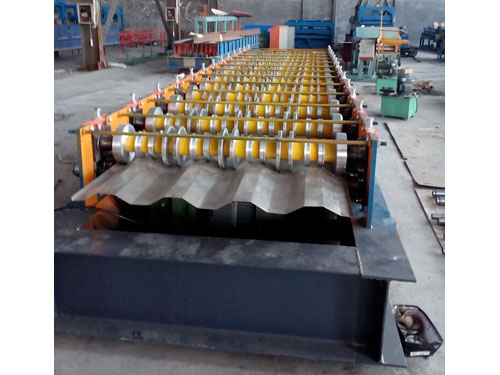 彩钢车厢板设备